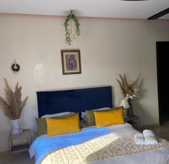 تختخواب و صبحانه Luxury Blue Suite In Hay Riad