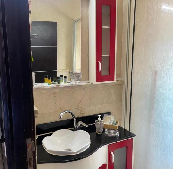 تختخواب و صبحانه Luxury Blue Suite In Hay Riad