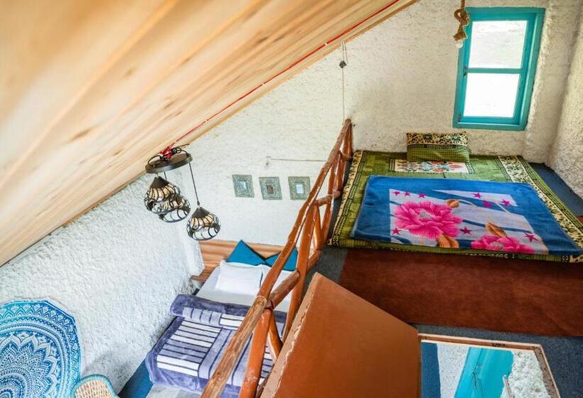 مبيت وإفطار Manzil Cafe & Stay