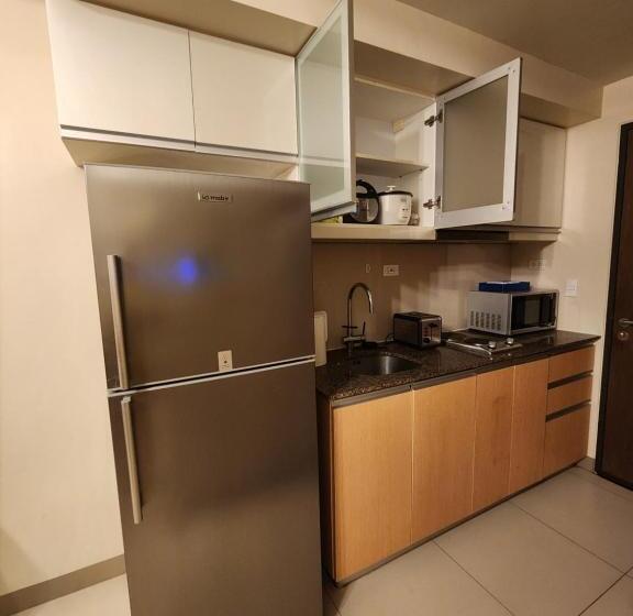 Chic Style Condo Unit In Bgc, One Uptown Residences, In Front Of Grand Hyatt!