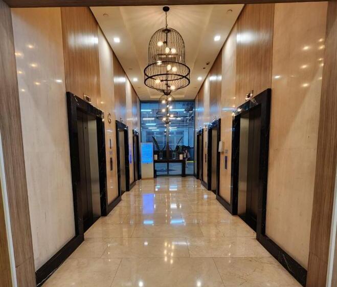 Chic Style Condo Unit In Bgc, One Uptown Residences, In Front Of Grand Hyatt!