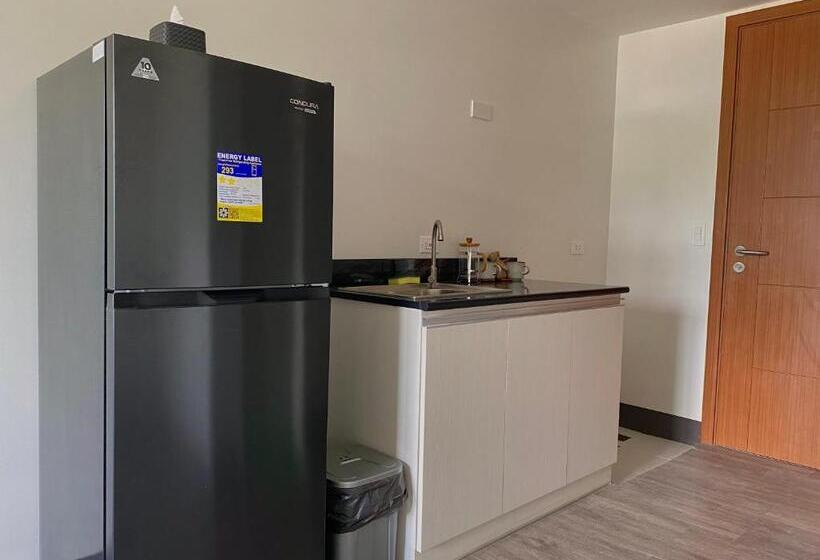 Condo • Wifi Up To 100mbps • Pool • Netflix&chill