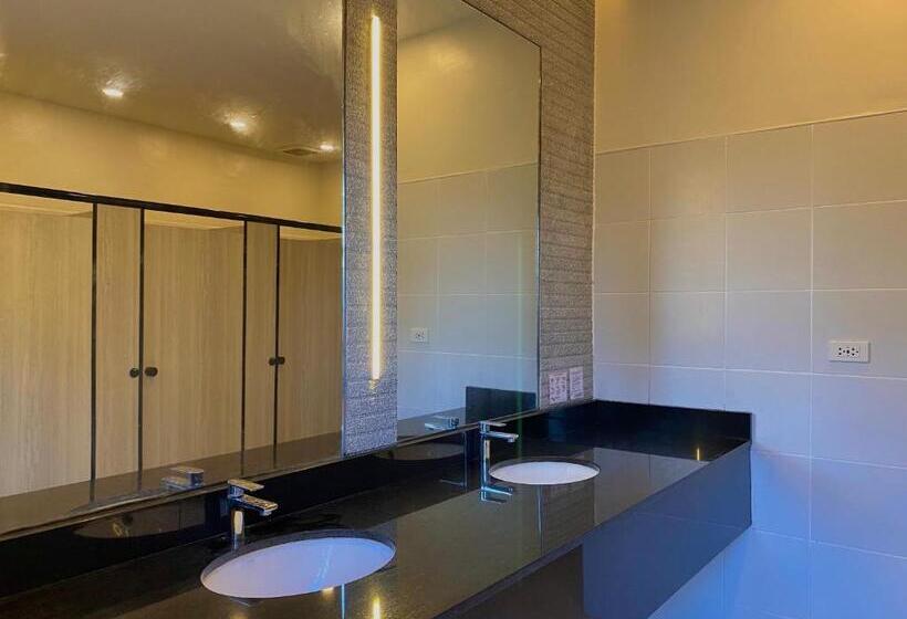 Condo • Wifi Up To 100mbps • Pool • Netflix&chill