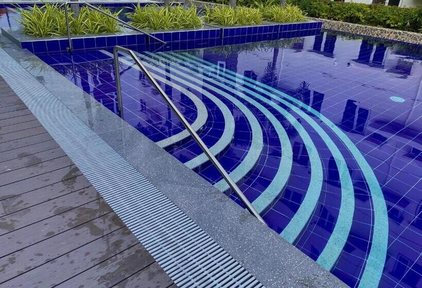 Condo • Wifi Up To 100mbps • Pool • Netflix&chill