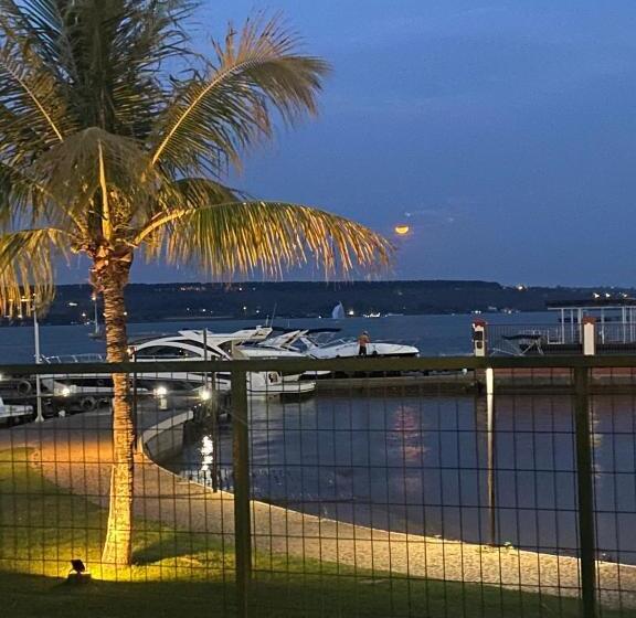 Flat Lake Side Decoração Retrô