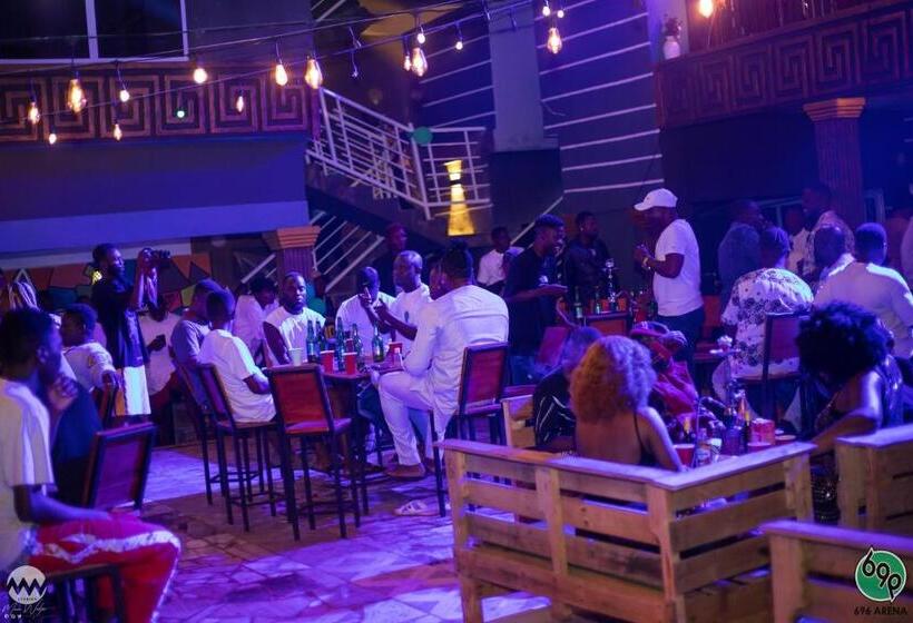 فندق 696 Arena &