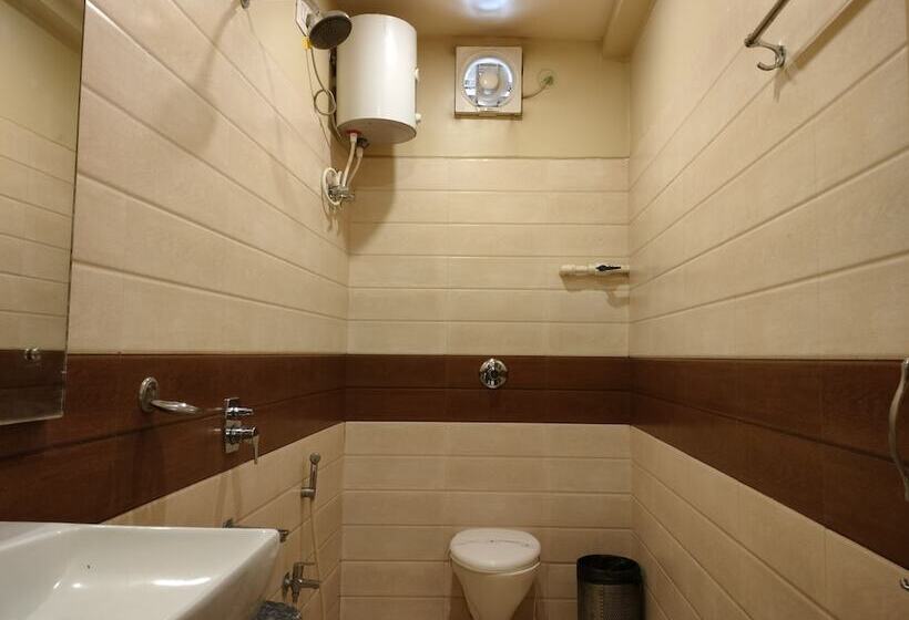 בית מלון כפרי Binapani Deluxe 1