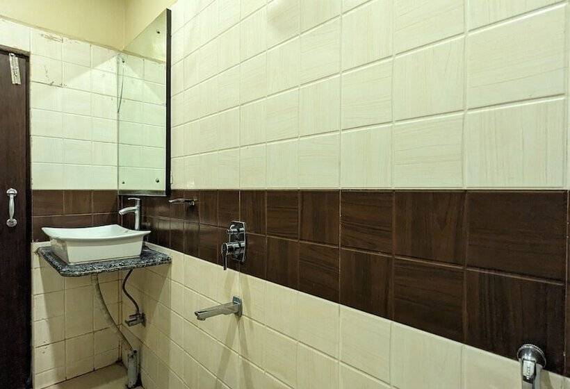 בית מלון כפרי Binapani Deluxe 1