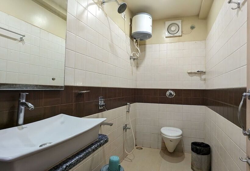 בית מלון כפרי Binapani Deluxe 1