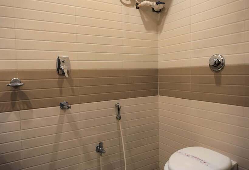 בית מלון כפרי Binapani Deluxe 1