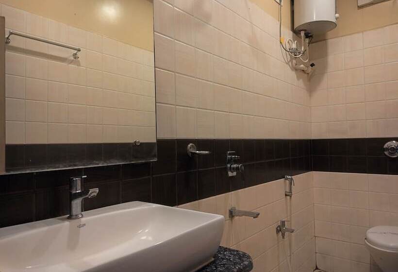 בית מלון כפרי Binapani Deluxe 1