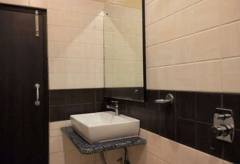 בית מלון כפרי Binapani Deluxe 1