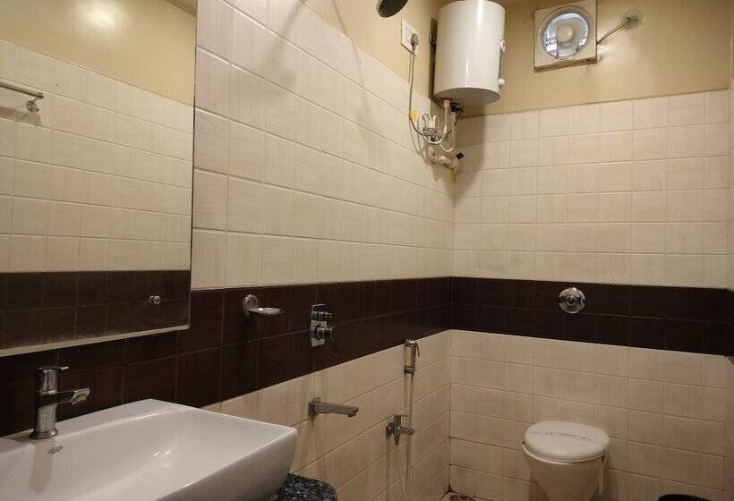 בית מלון כפרי Binapani Deluxe 1