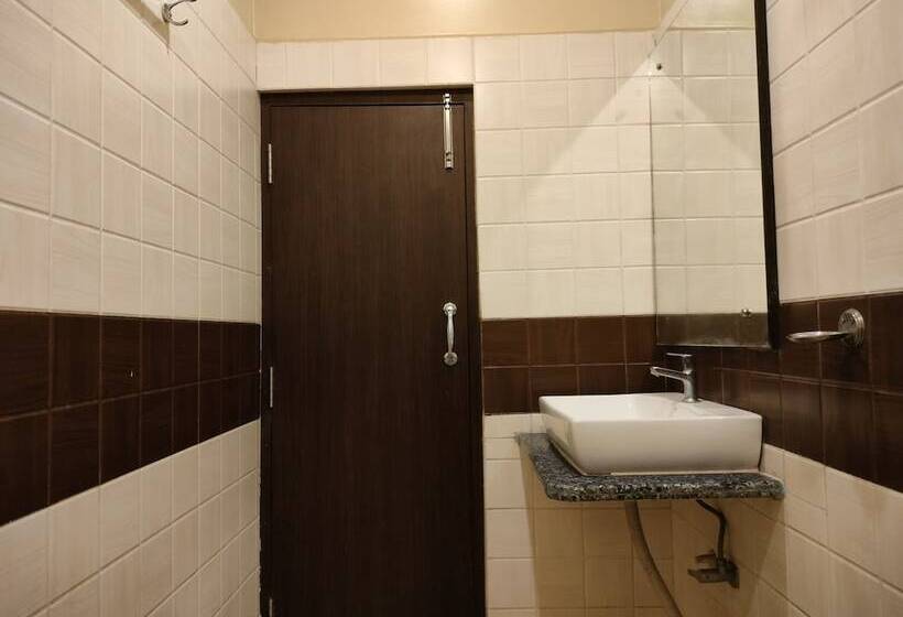 בית מלון כפרי Binapani Deluxe 1