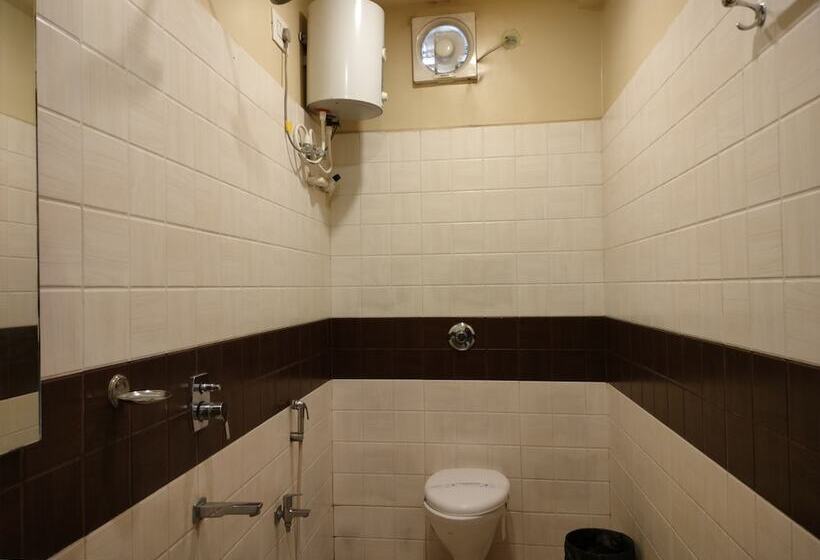 בית מלון כפרי Binapani Deluxe 1