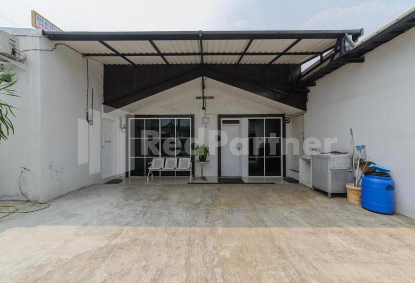 호텔 Bintaro Guest House Near Rs Pondok Indah Bintaro Redpartner