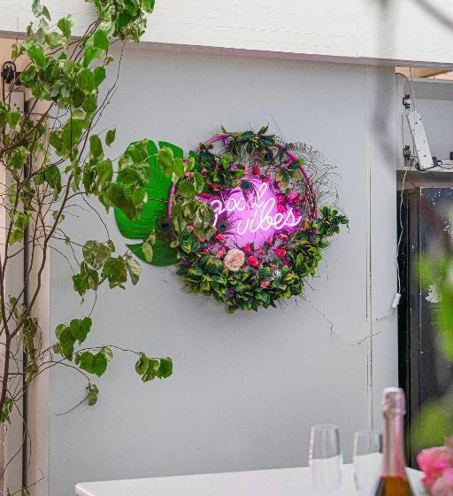 هتل Boho Coastal Vibes