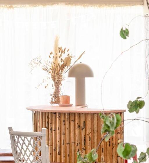 هتل Boho Coastal Vibes