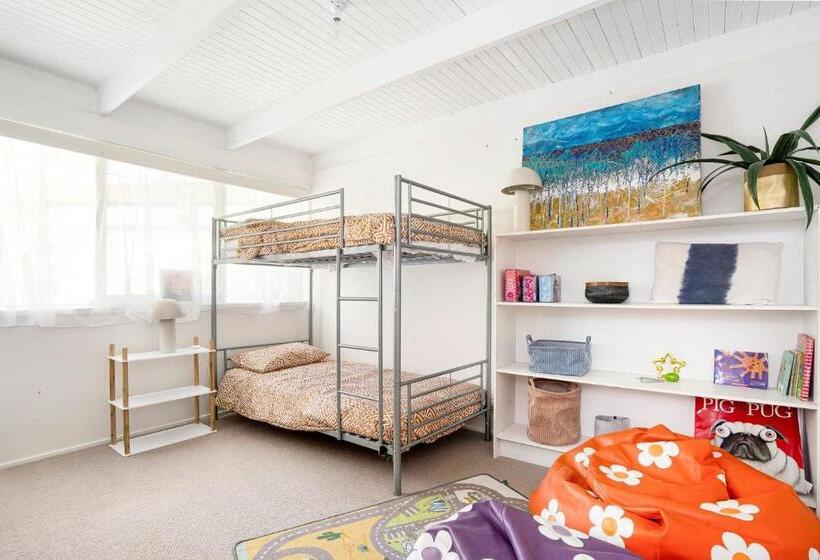 هتل Boho Coastal Vibes