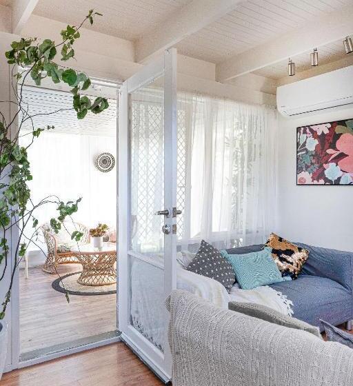 هتل Boho Coastal Vibes