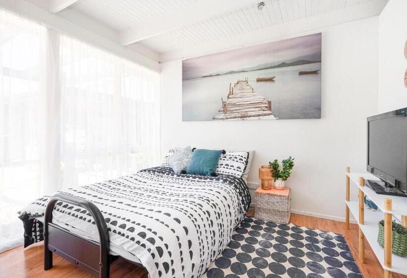 هتل Boho Coastal Vibes