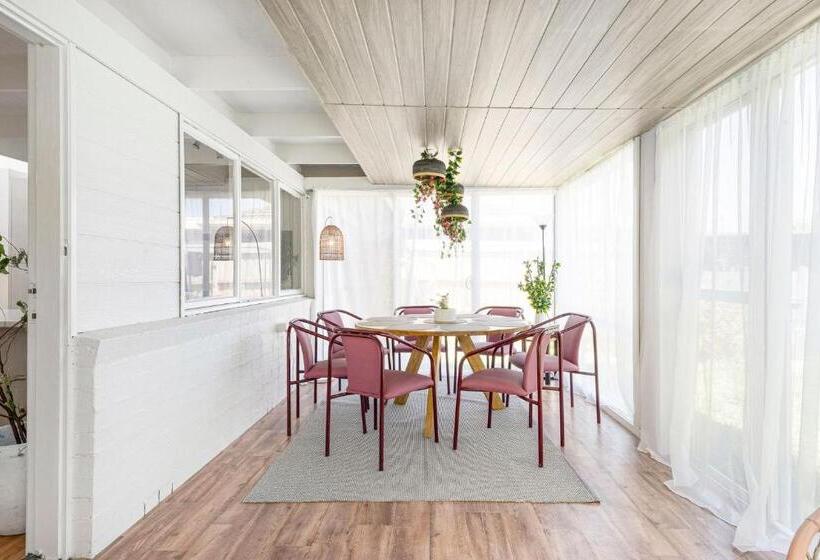 هتل Boho Coastal Vibes