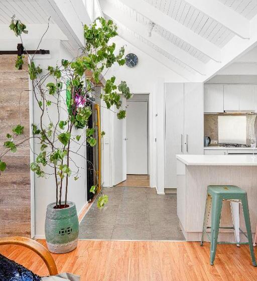 هتل Boho Coastal Vibes