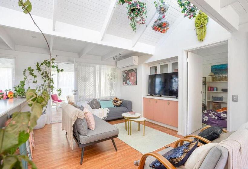 هتل Boho Coastal Vibes