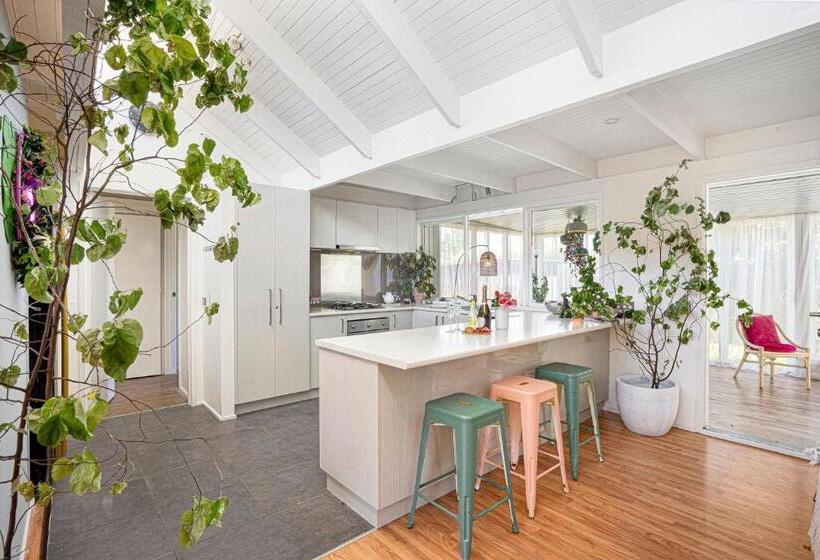 هتل Boho Coastal Vibes