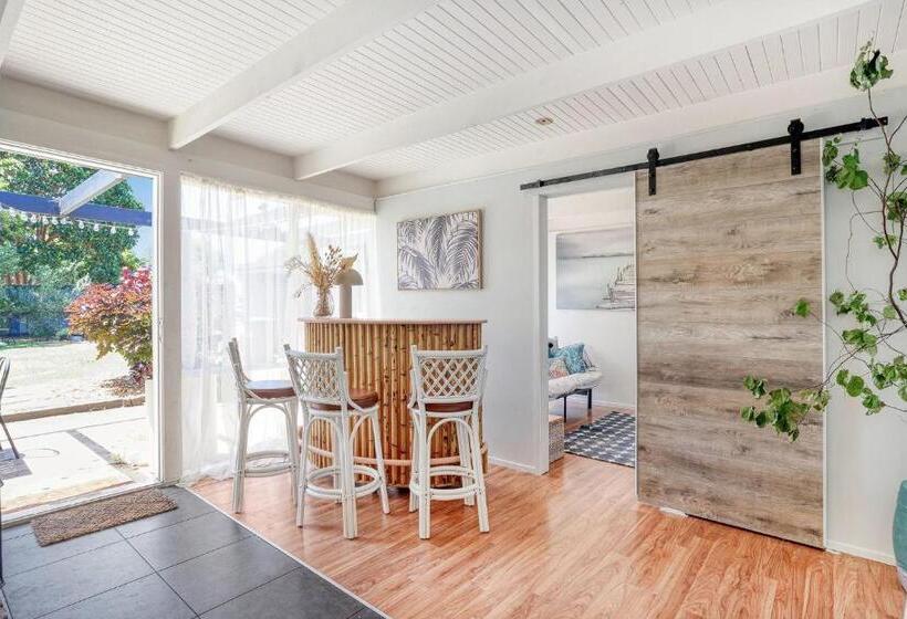 هتل Boho Coastal Vibes