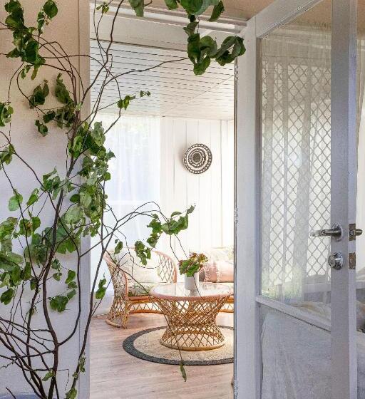 هتل Boho Coastal Vibes