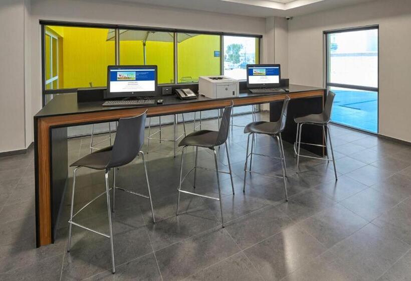 فندق City Express By Marriott Cancun Aeropuerto