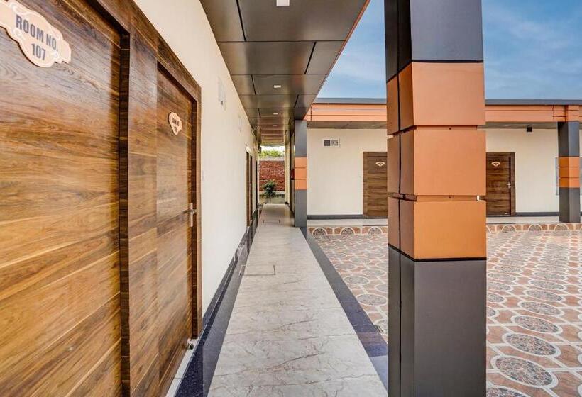 ホテル Collection O Amit Legagcy Resort