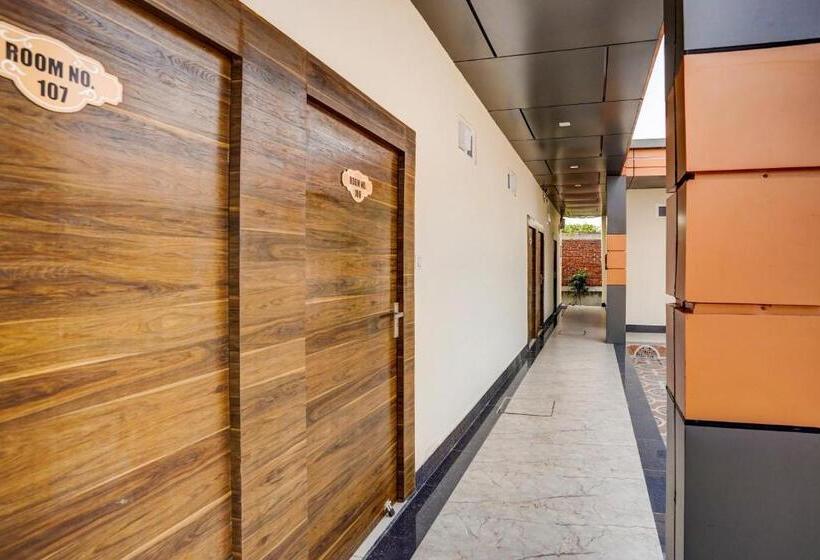 ホテル Collection O Amit Legagcy Resort