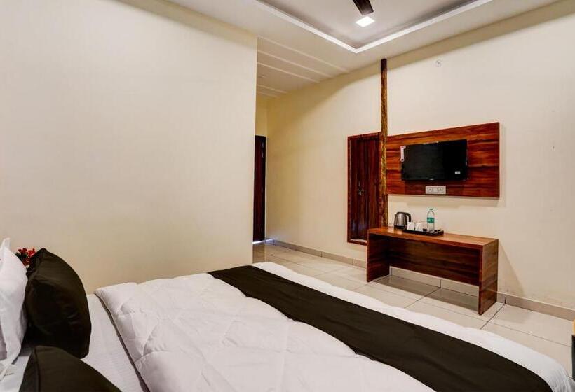 ホテル Collection O Amit Legagcy Resort