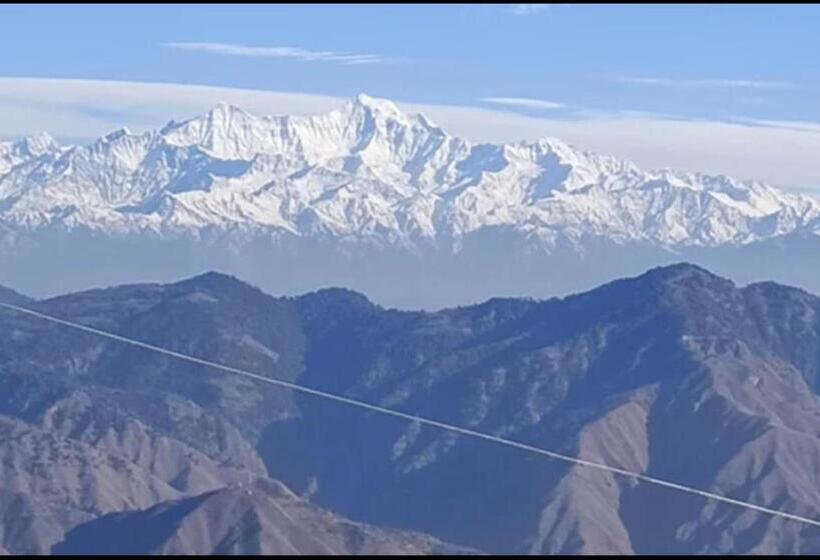 호텔 Dhanaulti Breeze Homestay