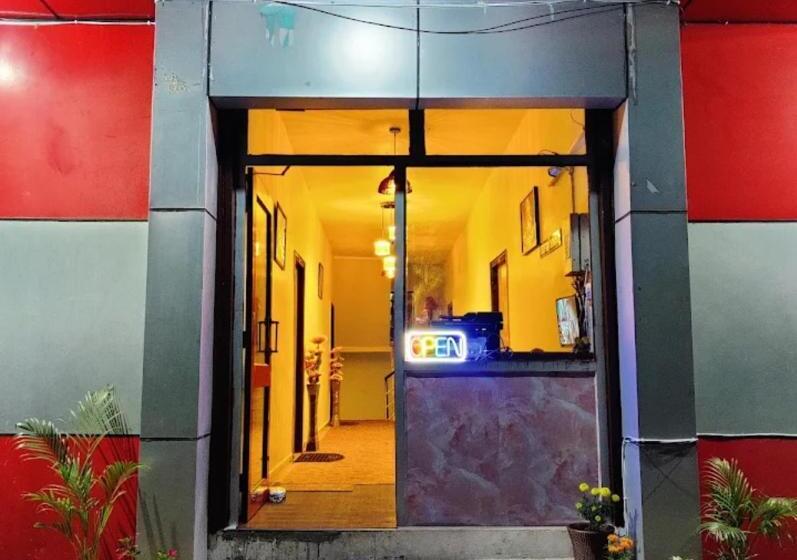 호텔 Dhanaulti Breeze Homestay