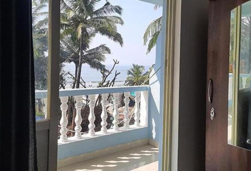 בית מלון כפרי Fabexpress Morjim Sea Waves