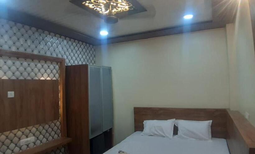 Отель Gupta Avenue