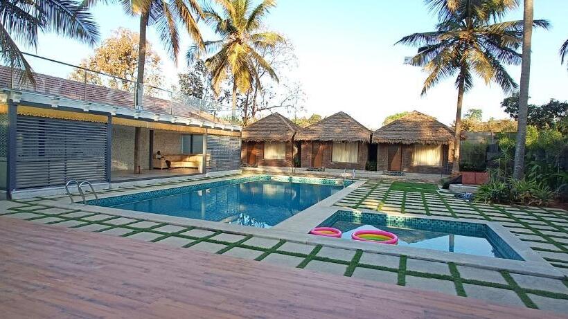호텔 Indo Bali Poolside Resort In Bangalore