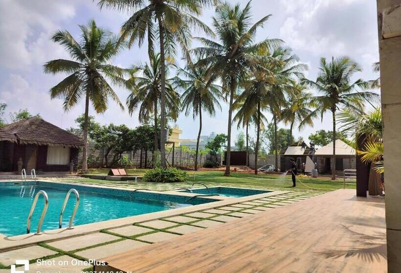 호텔 Indo Bali Poolside Resort In Bangalore