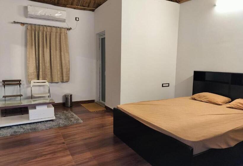 בית מלון כפרי Indo Bali Poolside Resort In Bangalore