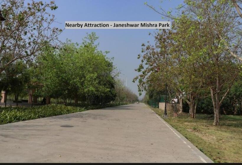 Отель Krishna Galaxy