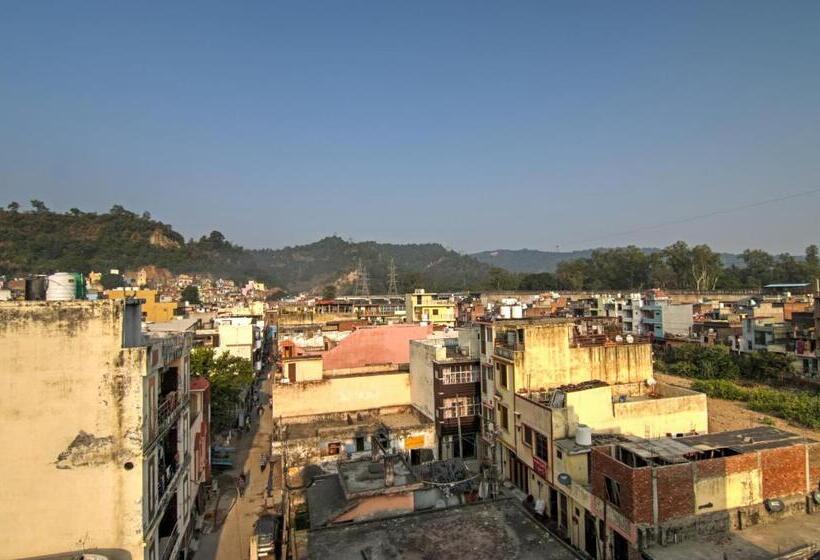 ホテル Mantra   10 Mints From Har Ki Pauri Bheemgoda