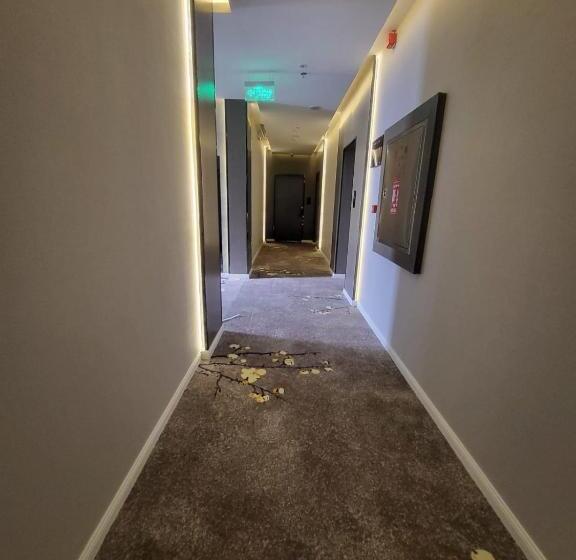 ホテル Msharef Almoden