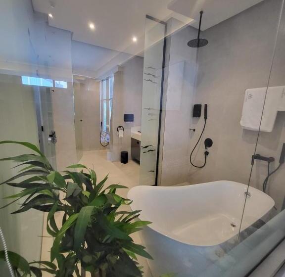 ホテル Msharef Almoden