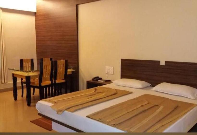 酒店 Nandini Deluxe Lodge