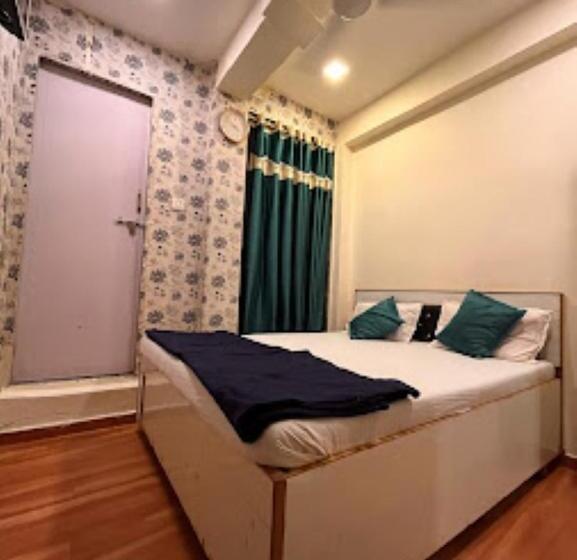 ホテル Nice Inn Ahmedabad