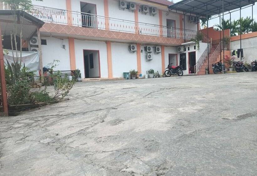 酒店 Oyo 93332 Kharis Home Stay