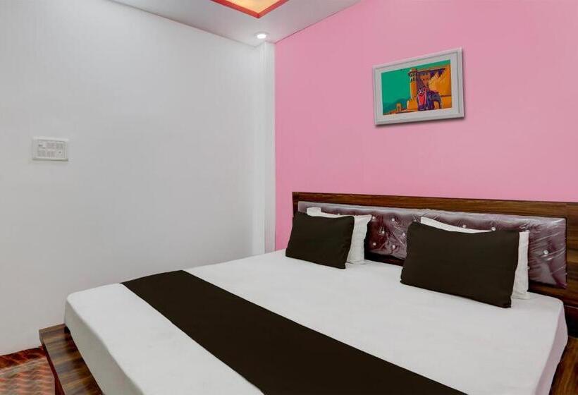 בית מלון כפרי Oyo Flagship S. R Grand